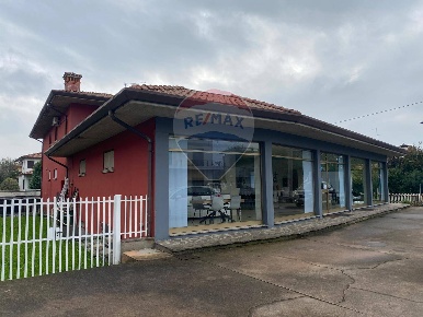 Foto Negozio a Castelli Calepio Centro di 750 m² con 2 locali in vendita