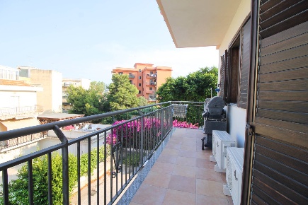 Foto Ufficio in Via Matteo Beneventano del Bosco, Siracusa di 105 m²
