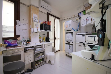 Foto Ufficio in Via Matteo Beneventano del Bosco, Siracusa di 105 m²