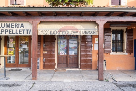 Foto Attività commerciale in VIA ROMANA, Poviglio Centro di 40 m²
