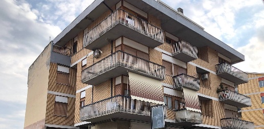 Foto Locale commerciale in Via Cona, Teramo Centro di 79 m² con 2 locali