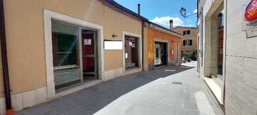 Foto Locale commerciale in via d'afflitto, Ariano Irpino di 30 m²
