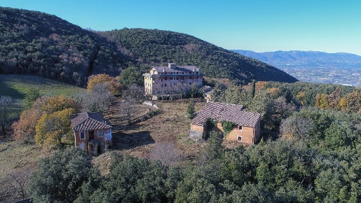 Foto Hotel a Spoleto Centro Storico di 3700 m² con 40 locali in vendita