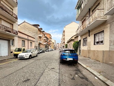 Foto Negozio in Via Vipacco, Torino Pozzo Strada di 44 m² con 2 locali