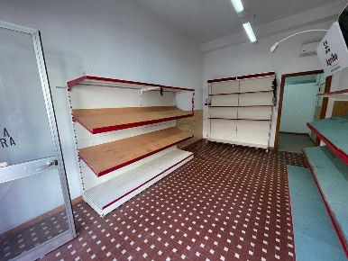 Foto Locale commerciale in Via Merello, Quartu Sant'Elena Quartu di 35 m²