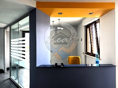 Foto Ufficio in VIA NAZIONALE, Tolentino Centro di 210 m² con 6 locali