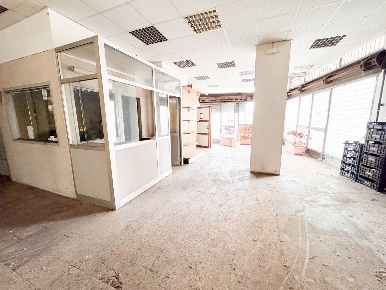 Foto Locale commerciale in via gramsci, Montevarchi Città di 203 m²