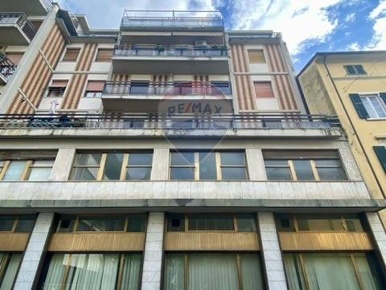 Foto Locale commerciale in VIA D'AZEGLIO, Carrara di 152 m² in vendita