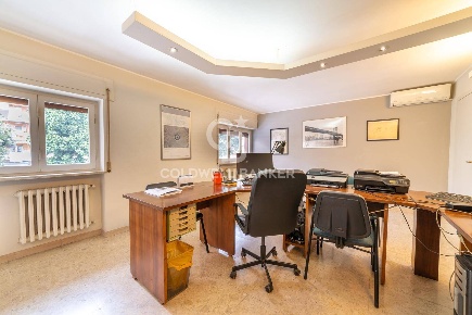 Foto Ufficio in Via Del Milite Ignoto, Pescara di 65 m² con 2 locali