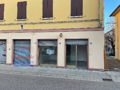 Foto Negozio in VIA G. MATTEOTTI, Castello d'Argile Centro di 40 m²