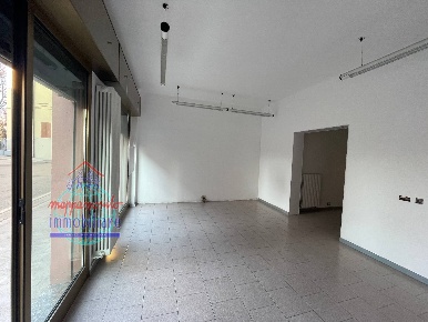Foto Negozio in VIA G. MATTEOTTI, Castello d'Argile Centro di 40 m²