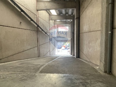 Foto Attività commerciale in via piave, Vado Ligure Vado Centro di 290 m²