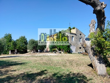 Foto Agriturismo in Rovecciano, Offida di 350 m² con 3 locali in vendita
