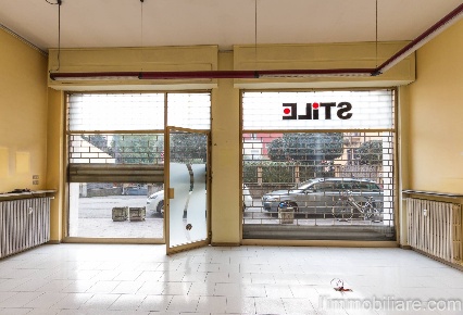 Foto Negozio in Via Monte Nero, Verona Pindemonte di 60 m² con 1 locali