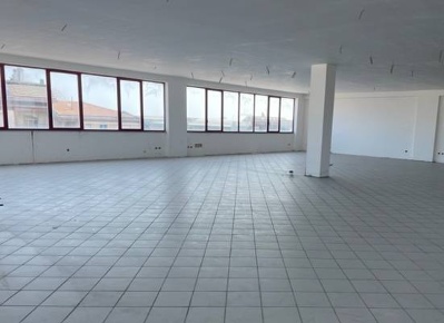 Foto Locale commerciale in Via Pasubio, San Benedetto del Tronto di 570 m²