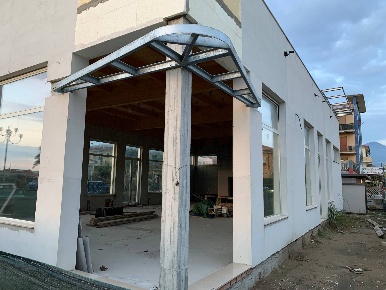Foto Attività commerciale in Viale Sergio Bernardini, Pietrasanta di 400 m²