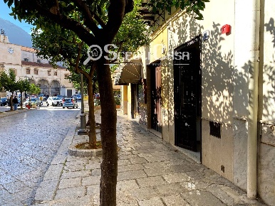 Foto Attività commerciale in Corso Umberto, Carini Centro di 25 m²