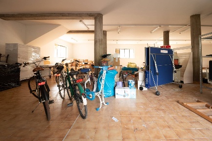 Foto Locale commerciale a Grottammare Centro di 280 m² con 2 locali