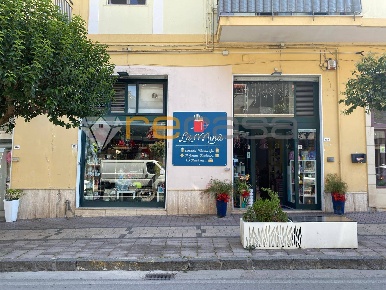 Foto Locale commerciale in via Europa, Pontecagnano Faiano Pontecagnano