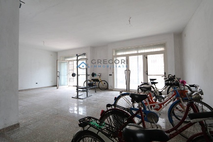 Foto Locale commerciale in Via Garibaldi, Alba Adriatica Centro di 122 m²
