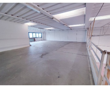 Foto Laboratorio in via Sant Ilario, Cascina Semicentro di 130 m²