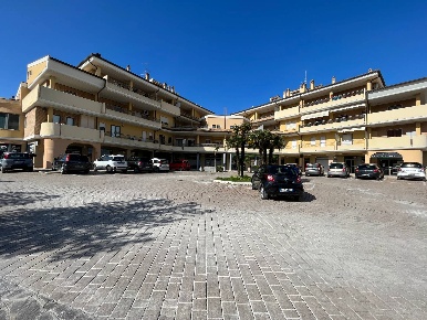 Foto Locale commerciale in VIA HISTONIENSE, Vasto di 166 m² con 2 locali