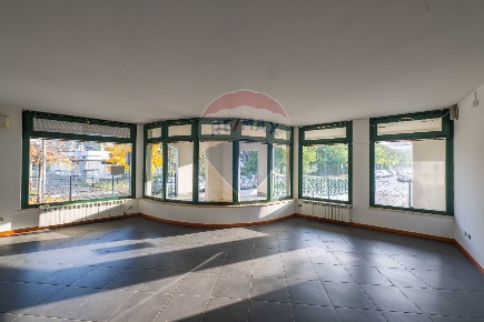 Foto Attività commerciale a Romano di Lombardia Centro di 84 m² in vendita
