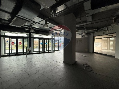 Foto Locale commerciale in Strada Provinciale ex SS 525, Lallio di 410 m²