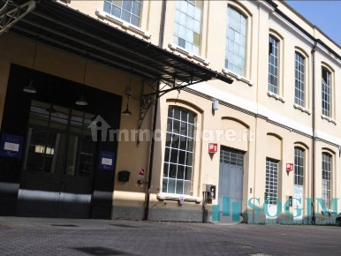 Foto Locale commerciale in via pegoraro, Gallarate Cascinetta di 700 m²