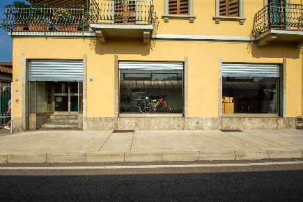 Foto Negozio in Via Roma, Carnate di 73 m² con 1 locali in affitto