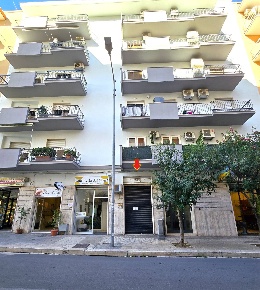 Foto Locale commerciale in Viale Quinto Ennio, Bari Picone di 35 m²