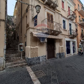 Foto Locale commerciale in Corso Umberto I, Taormina Centro di 100 m²