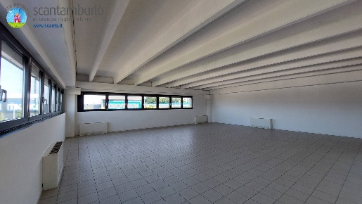 Foto Negozio a Treviso San Giuseppe - Aeroporto di 596 m² con 3 locali