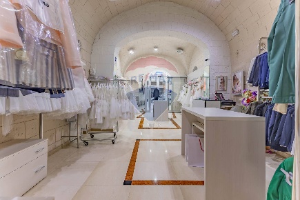 Foto Locale commerciale a Bari Libertà di 84 m² con 1 locali in vendita