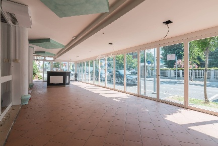 Foto Attività commerciale in Viale Finale Ligure, Riccione Parco di 106 m²