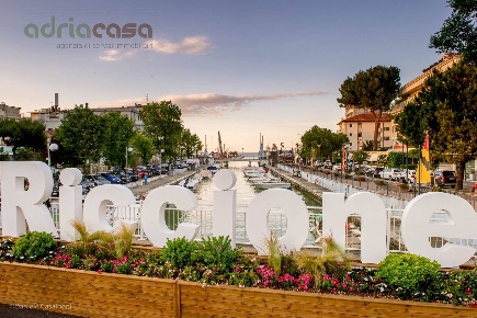 Foto Locale commerciale in SS16, Riccione Paese di 150 m² in vendita