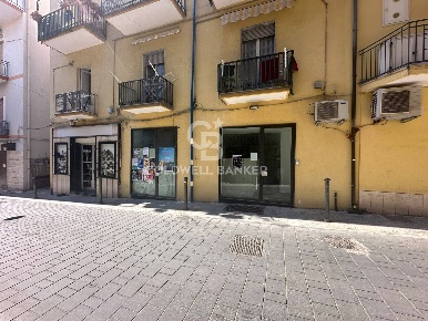 Foto Locale commerciale in Via Mazzini, Agropoli Centro di 33 m² in vendita