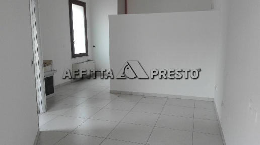 Foto Negozio in Viale Giacomo Matteotti, Cesena Ippodromo di 60 m²