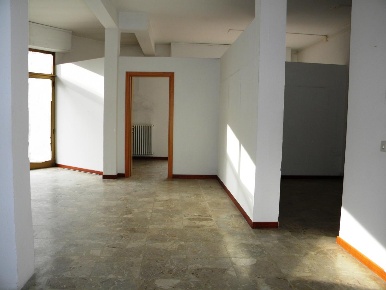 Foto Locale commerciale a San Giovanni Valdarno di 78 m² con 1 locali