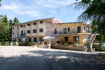 Foto Hotel in VIA MADONNA DELLA MAZZA, Pretoro di 1531 m² con 10 locali