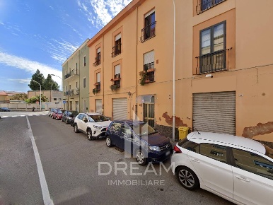Foto Locale commerciale in Via Timavo, Cagliari Is Mirrionis di 110 m²