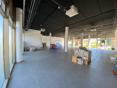Foto Negozio in Sulbiate, Sulbiate di 354 m² con 1 locali in affitto