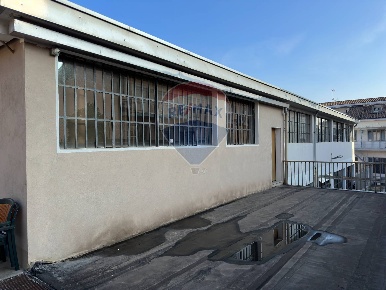 Foto Magazzino in via Napoli, Collegno Regina Margherita di 450 m²