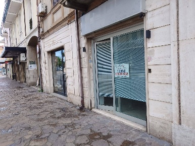 Foto Locale commerciale in via galilei, Giulianova Centro di 40 m²