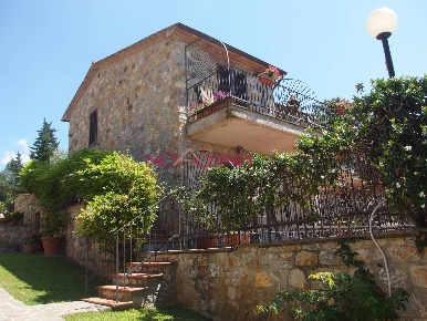 Foto Attività commerciale a Scansano Centro di 2300 m² in vendita