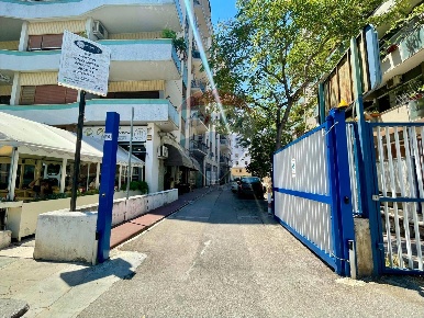 Foto Attività commerciale in Via Giuseppe Sciuti, Palermo di 116 m²