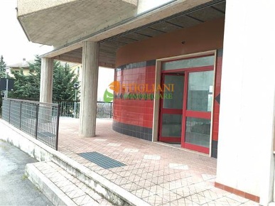 Foto Locale commerciale in Zona via Lazio, Campobasso San Giovanni