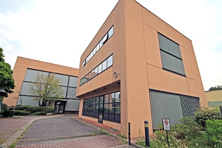 Foto Ufficio a Treviolo di 2700 m² con 20 locali in vendita