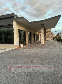 Foto Locale commerciale in Via G.Matteotti, Nereto di 200 m² con 1 locali