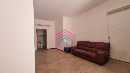 Foto Ufficio in largo lucullo, Pomezia Pomezia Centro di 30 m² con 1 locali